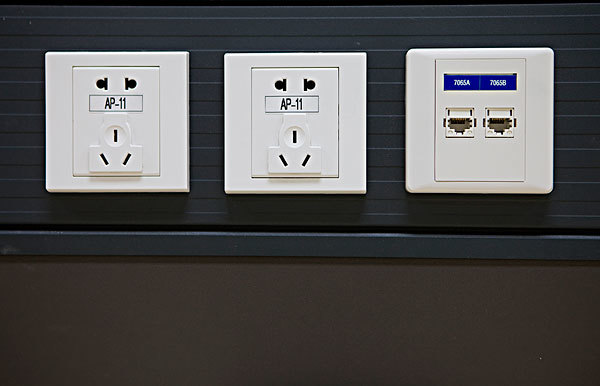 热水器插座在左还是右？热水器插座怎么接线？热水器插座跳闸是什么原因